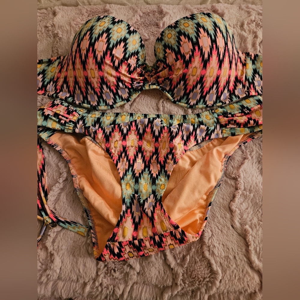 Victoria's Secret Colorful Bikini Set 32dd Top & Medium Bottom